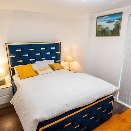 Mega1 Luxury Spacious 1Bedroom Apartment, Manchester-3