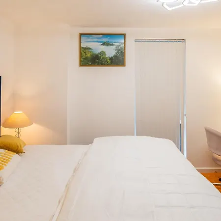 Mega1 Luxury Spacious 1Bedroom Apartment, Manchester-2
